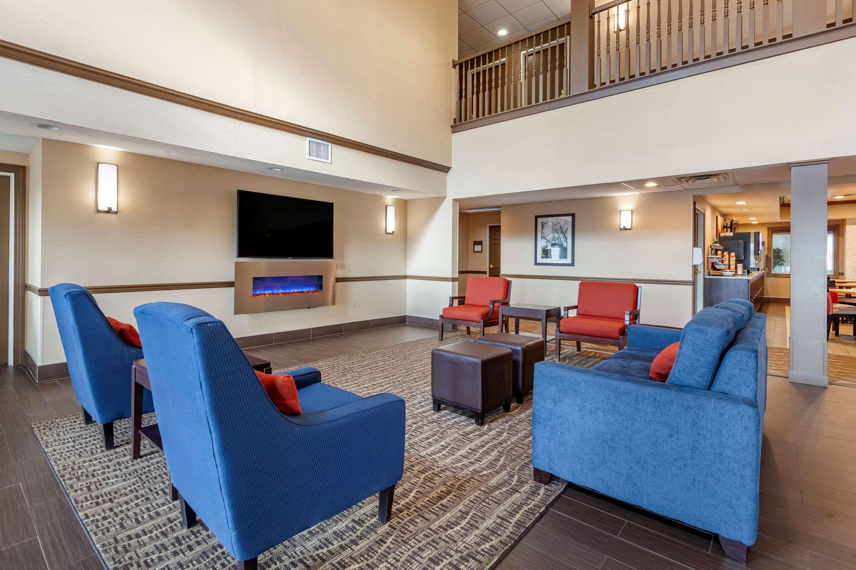 Comfort Inn & Suites Geneva- West Chicago Eksteriør billede